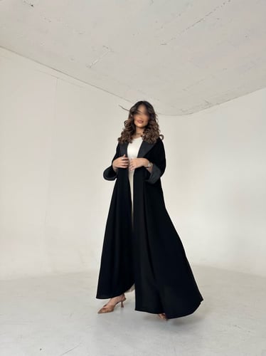 عباية كريب مع ياقه واكمام تفته