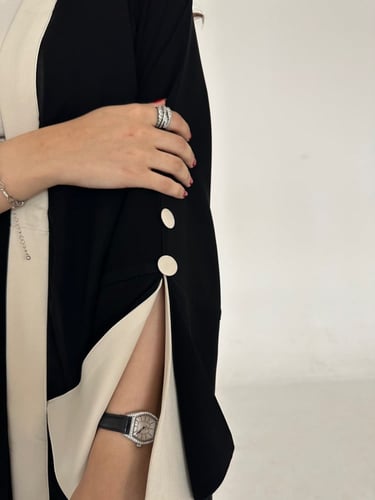 عباية كريب ملكي اكمام فتحة