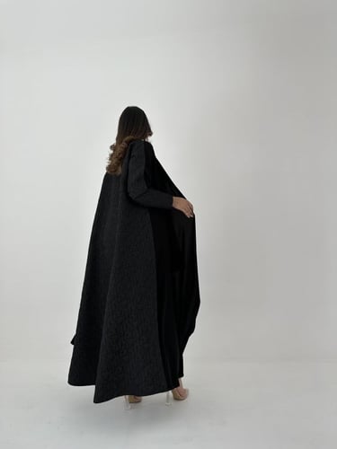 عباية أسود كريب مع تفته