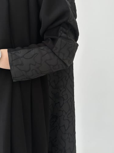 عباية أسود كريب مع تفته