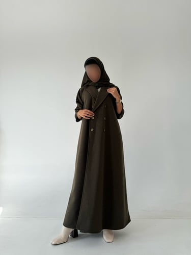 عباية من الصوف الإنجليزي مع ياقة