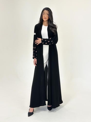 عباية كريب ملكي بتطريز على الأكمام