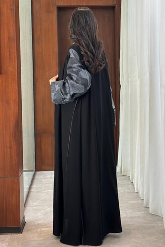 عباية كريب مع أكمام لنن نص كلوش