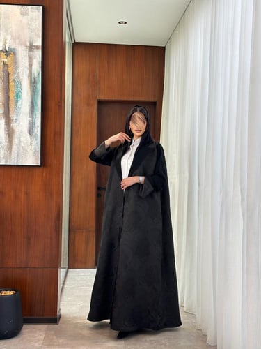 عباية تفته مع تدخيله كريب