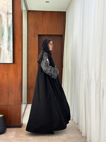 عباية كريب مع اكمام لنن نص كلوش