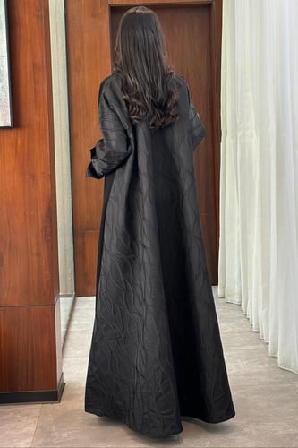 عباية كريب مع تفته من الخلف نص كلوش