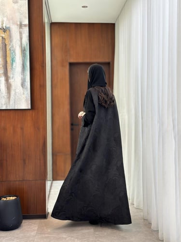 عباية تفته مع تدخيله كريب