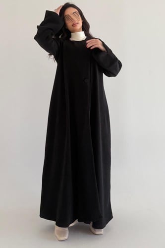 عباية صوف ايطالي مع زرار جانبي قصة ربع كلوش