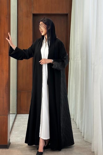 عباية كريب مع تفته من الخلف نص كلوش