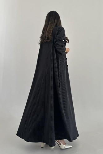 عباية مقلمة من الكريب بقصة بليزر