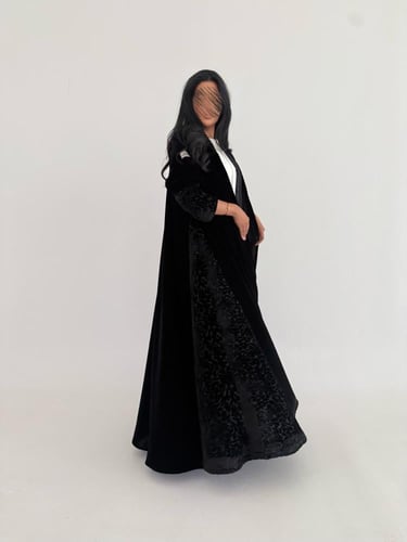 عباية مخمل مع اكمام وجوانب شيفون