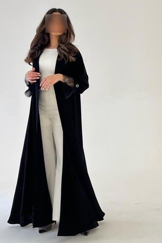 كريب ملكي اسود فاحم مع ياقة