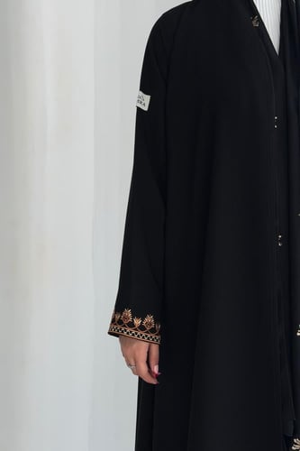 عباية كريب ملكي اكمام وطرحة تطريز