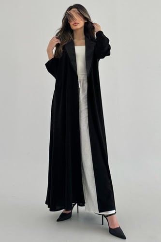 عباية رسمية من الكريب مع ياقة تفتة