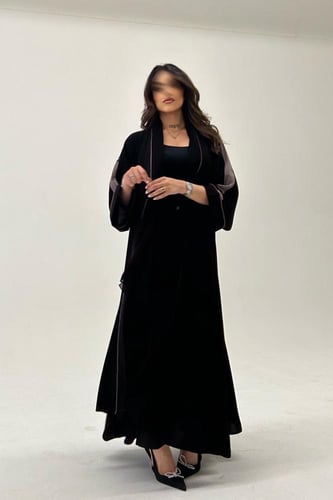 عباية كريب ملكي نص كلوش