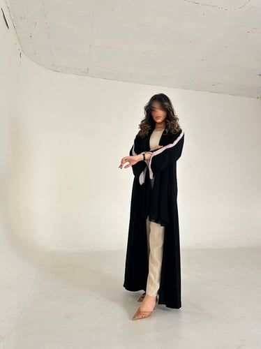 عبايه كريب ملكي اكمام فتحة