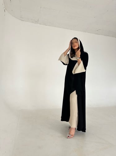 عباية كريب ملكي اكمام فتحة