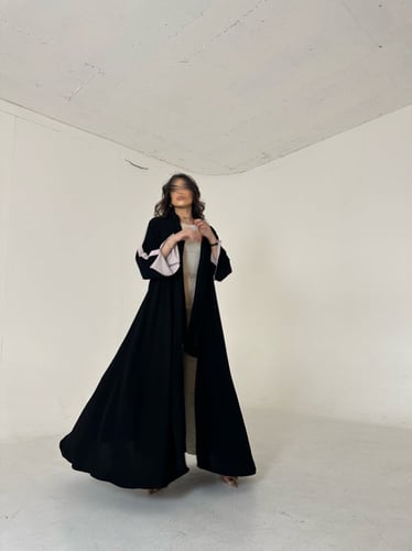 عبايه كريب ملكي اكمام فتحة