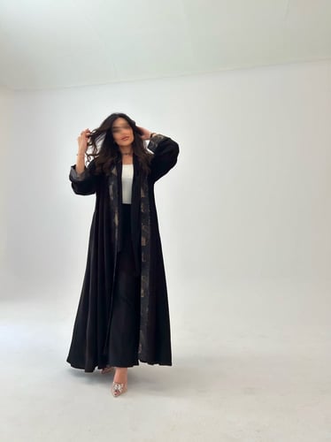 عبايه ملكي أطراف تفتة