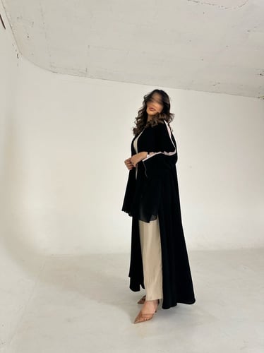 عبايه كريب ملكي اكمام فتحة