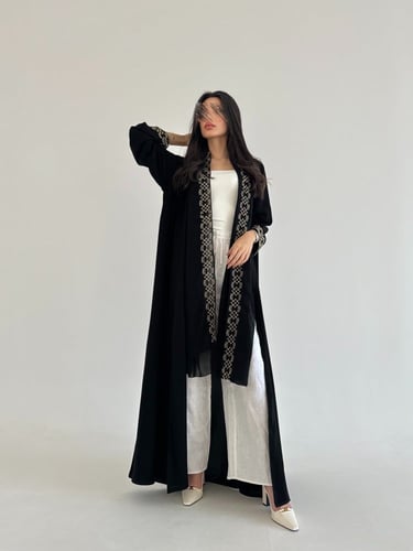 عباية تطريز على الأكمام بالذهبي