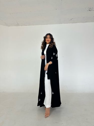 عباية كريب تطريز اوف وايت