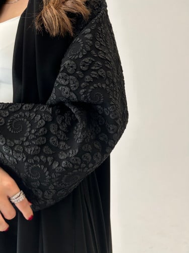 عباية ملكي اكمام جاكار