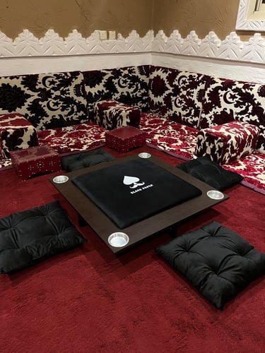 طاولة بلوت كلاسيكية