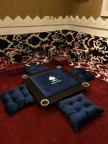 طاولة بلوت كلاسيكية