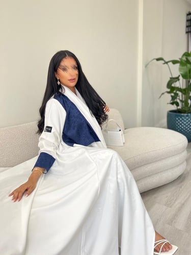 أوف وايت بطبقة باللون الكحلي - نص كلوش