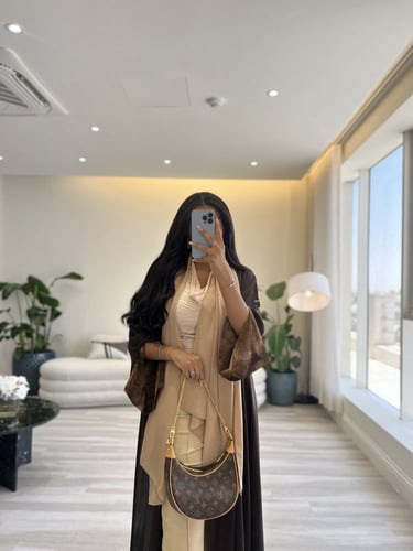 نص كلوش بني بأكمام مفتوحة و مبطنه دانتيل - طرحة دا...