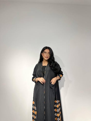 تفته مزينة برسوم جانبية