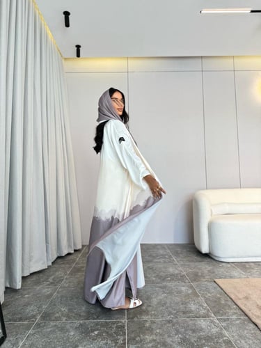 طقم عباية أوف وايت و رمادي مشجر | مموج