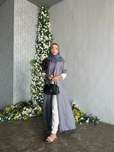 عباية رمادي نص كلوش بكُم لون اوف وايت - قماش بلاك...