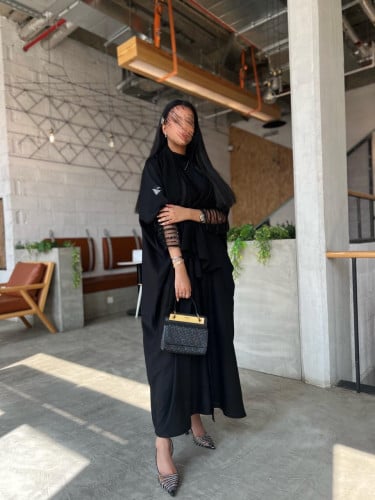 عباية فراشة بأكمام شك - قماش كريب كتان صيني أسود و...