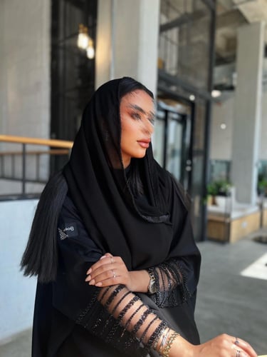 عباية فراشة بأكمام شك - قماش كريب كتان صيني أسود و...