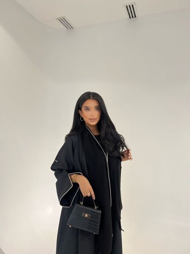 عباية كسرات بكلفة - لنن أسود نص كلوش - طرحة شيفون...