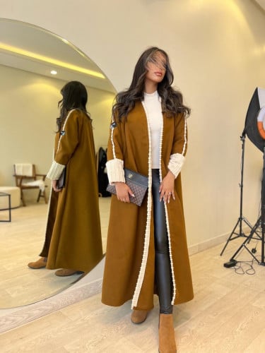 جوخ بني بقصة نص كلوش مزينة بالفرو الناعم _ طرحة دا...