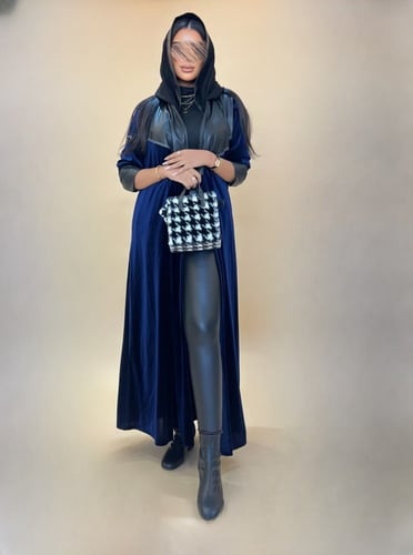 عباية قطيفة كحلي و جلد - نص كلوش