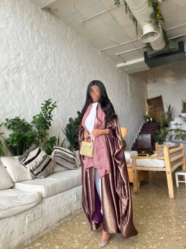 بشت حرير فوشي بلمعه ذهبيه _ طرحة اوبال