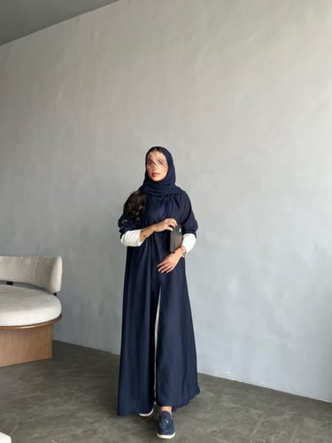 عباية كحلي نص كلوش بكُم لون اوف وايت - قماش بلاك ب...