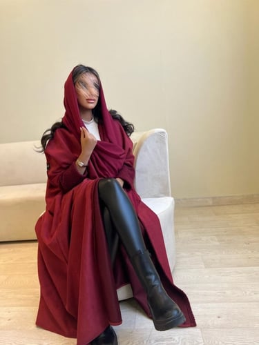 شامواه عنابي فاتح بقصة نص فراشة و اكمام فرو _ طرحة...