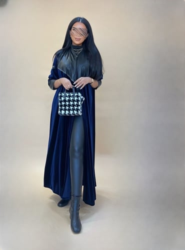 عباية قطيفة كحلي و جلد - نص كلوش