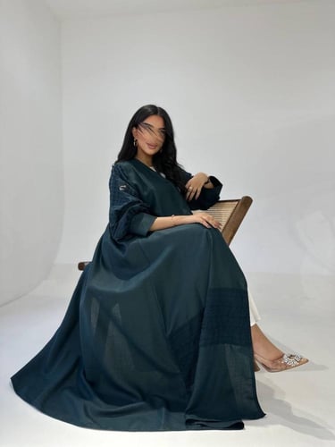 لنن أخضر زيتي - نص كلوش - طرحة شيفون بطرف لنن