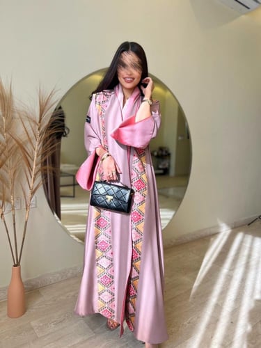 كريب تايلاندي نود بقصة نص كلوش مزين بأطراف من التف...