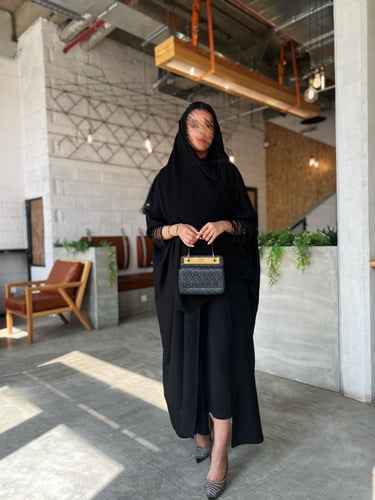 عباية فراشة بأكمام شك - قماش كريب كتان صيني أسود و...