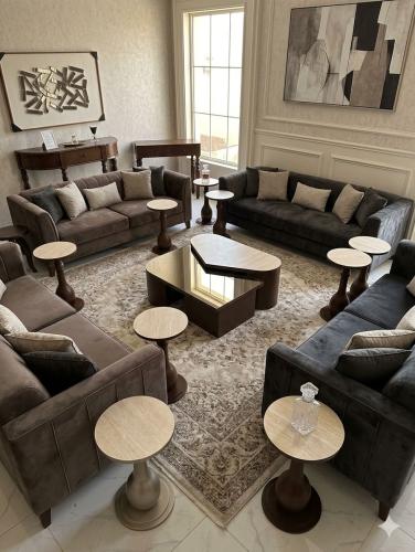 طاولات حبيتن كبيره مع 6 خدمات