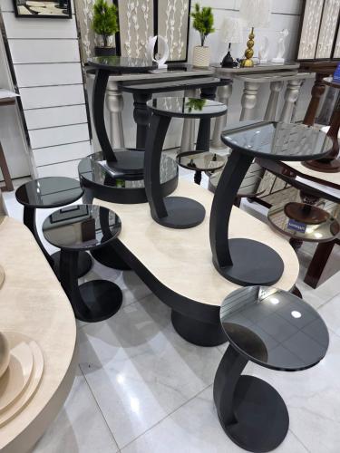 طاولات كبيره مع 6 خدمات