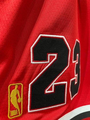 طقم شيكاغو بولز الاحمر