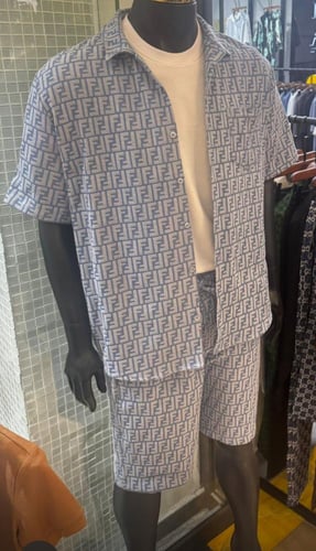 طقم ملابس فيندي